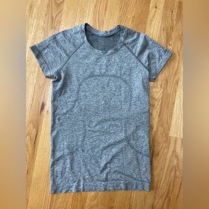 Lululemon Swiftly Tech Short - Sleeve Shirt